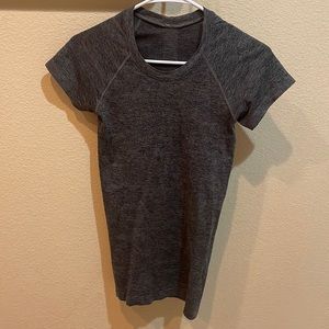 Lululemon size 2 Shortly Swift Tech 2.0 Shirt